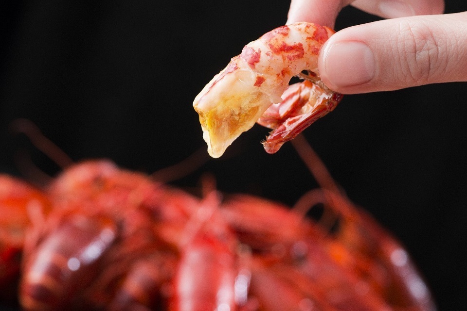 做鴨出名的周黑鴨開(kāi)始賣(mài)起了小龍蝦｜美通社頭條