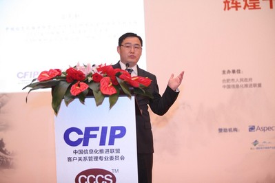 中國信息化推進聯(lián)盟客戶關(guān)系管理專業(yè)委員會常務(wù)副主任、CCCS 客戶聯(lián)絡(luò)中心標(biāo)準(zhǔn)委員會主席、ICMI 國際客戶管理學(xué)院（中國區(qū)）總裁呂克勤先生分享呼叫中心在各行業(yè)的較佳實踐及發(fā)展趨勢