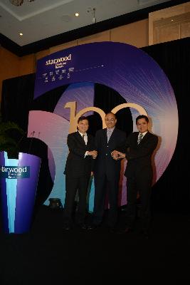 左起：喜達(dá)屋酒店與度假村國際集團(tuán)大中華區(qū)總裁錢進(jìn)、喜達(dá)屋酒店與度假村國際集團(tuán)副主席兼首席財務(wù)官溫森浦 （Vasant Prabhu）以及喜達(dá)屋酒店與度假村國際集團(tuán)亞太區(qū)總裁何國祥（Stephen Ho）