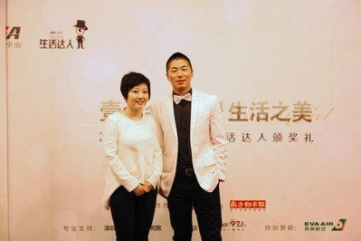 跨界文化人曉昱為健身達(dá)人李朝陽(yáng)頒獎(jiǎng)，她高度評(píng)價(jià)生活達(dá)人評(píng)選活動(dòng)，認(rèn)為它是一個(gè)重新認(rèn)識(shí)城市的過(guò)程。