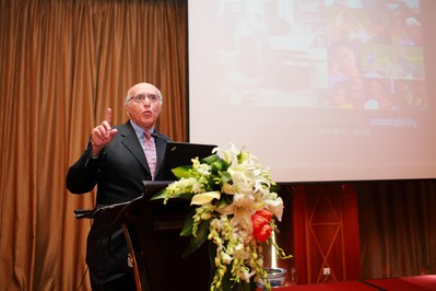 圖2：加拿大 Mcgrill 大學 Avi Friedman 博士以加拿大木結構經適房與可持續(xù)社區(qū)發(fā)展發(fā)表演講