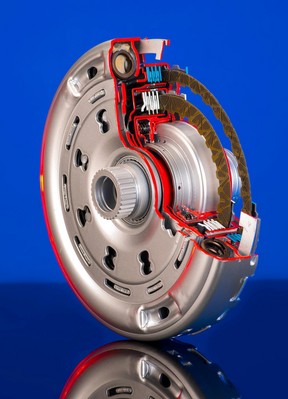 與上汽集團(tuán)合作，提供DualTronic®控制模塊和帶扭力減振系統(tǒng)的離合器模塊