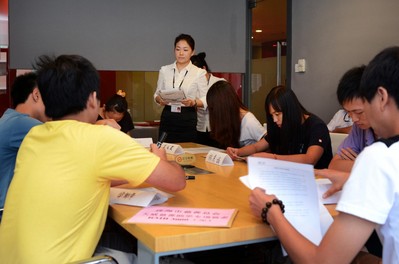 現(xiàn)場實戰(zhàn)模擬面試助力應(yīng)對最難就業(yè)季