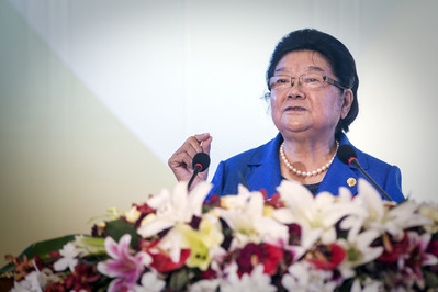 十屆全國(guó)人大常委會(huì)副委員長(zhǎng)、中國(guó)關(guān)工委主任顧秀蓮在春苗營(yíng)養(yǎng)計(jì)劃階段性成果發(fā)布暨農(nóng)村貧困兒童營(yíng)養(yǎng)改善模式國(guó)際交流會(huì)上講話