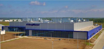 博格華納在其波蘭的生產(chǎn)研發(fā)基地新建一座生產(chǎn)廠和工程技術(shù)中心，以此鞏固其作為節(jié)能技術(shù)領(lǐng)先供應(yīng)商的地位。