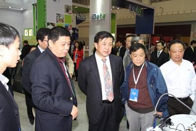 眾領(lǐng)導(dǎo)親臨展覽會現(xiàn)場調(diào)研、指導(dǎo)