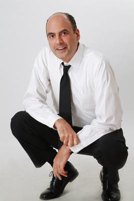 被稱為“中國(guó)通”的愛(ài)德華.雷曼先生是北京雷曼會(huì)計(jì)師事務(wù)所有限責(zé)任公司的創(chuàng)始人，是中國(guó)建國(guó)以來(lái)首位在中國(guó)律師事務(wù)所工作的外籍律師，同時(shí)亦是在中國(guó)律師事務(wù)所中任總經(jīng)理一職時(shí)間最長(zhǎng)的律所管理者。</span></em></div>
<em> </em></div>
<p><em> </em></p>
<div align="center" style="">
<div name="photo" style=" width: 410px; margin: 5px;"><a rel="nofollow" href="http://www.guanyufamen.com.cn/sa/2013/12/11/20131211172739603715-org.jpg" target="_blank"><img style="margin-bottom: 5px;" src="http://www.guanyufamen.com.cn/sa/2013/12/11/20131211172739603715.jpg" border="0" alt="雷曼律師事務(wù)所是一家在公司法商法業(yè)務(wù)領(lǐng)域內(nèi)首屈一指的中國(guó)律師事務(wù)所，為其客戶提供全方位的法律服務(wù)，並在中國(guó)的北京、上海、深圳及廣州等地以及蒙古國(guó)境內(nèi)均設(shè)有辦事處。" width="400" /></a><br /><span name="caption">雷曼律師事務(wù)所是一家在公司法商法業(yè)務(wù)領(lǐng)域內(nèi)首屈一指的中國(guó)律師事務(wù)所，為其客戶提供全方位的法律服務(wù)，並在中國(guó)的北京、上海、深圳及廣州等地以及蒙古國(guó)境內(nèi)均設(shè)有辦事處。